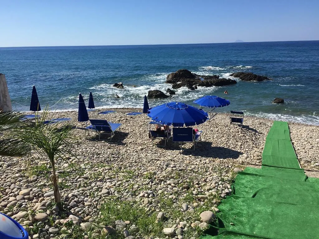 Aparthotel La Scogliera Blu à Caronia Italie
