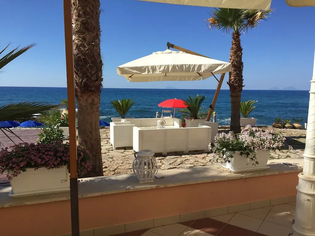 Aparthotel La Scogliera Blu à Caronia Italie