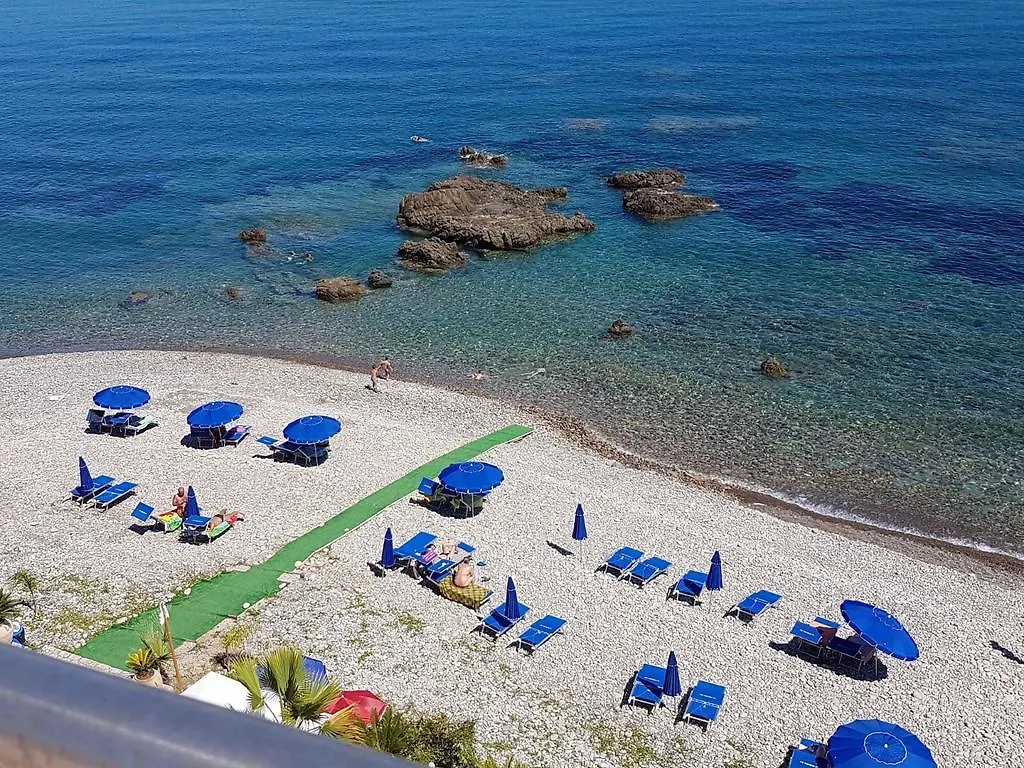 Aparthotel La Scogliera Blu à Caronia
