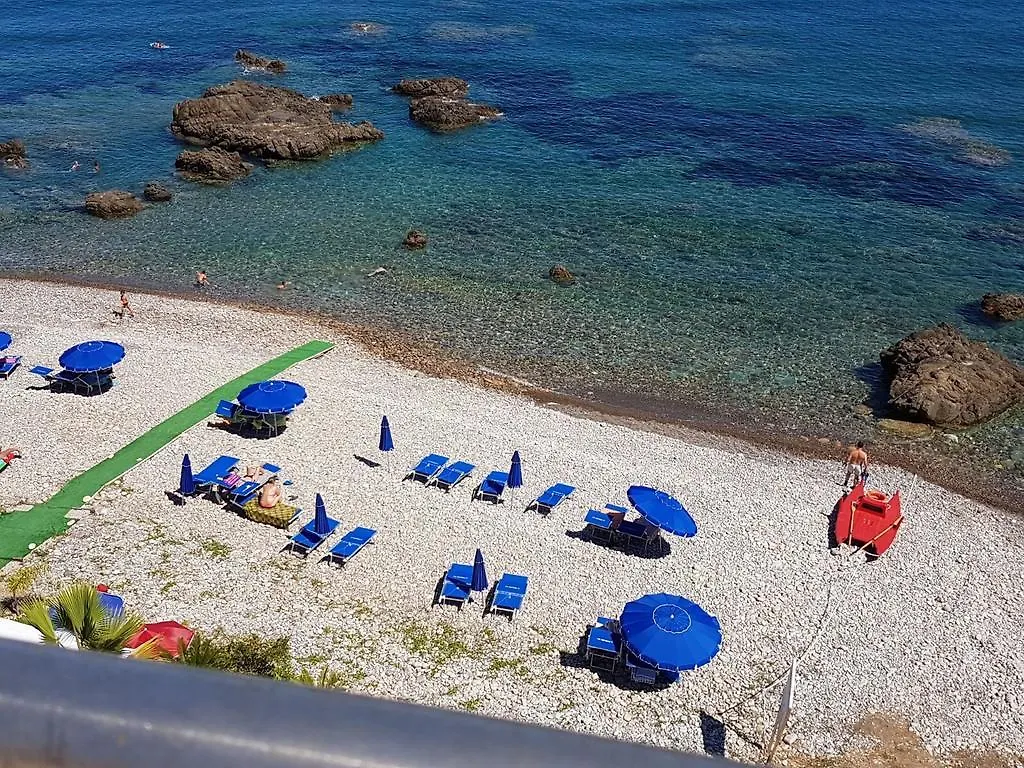 Aparthotel La Scogliera Blu à Caronia Italie