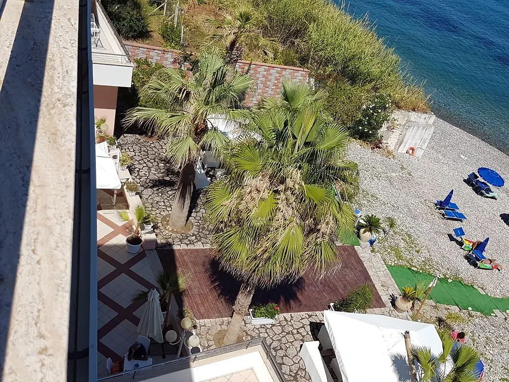 Aparthotel La Scogliera Blu à Caronia