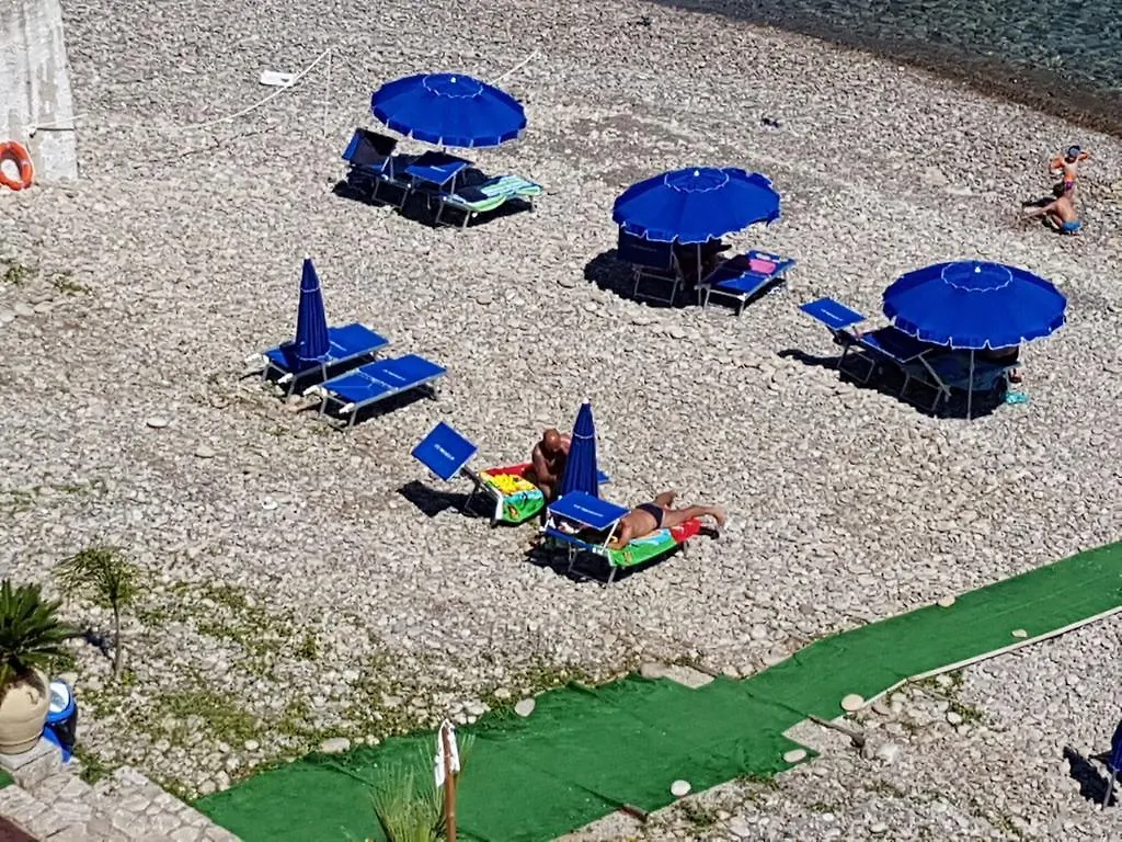 Aparthotel La Scogliera Blu à Caronia