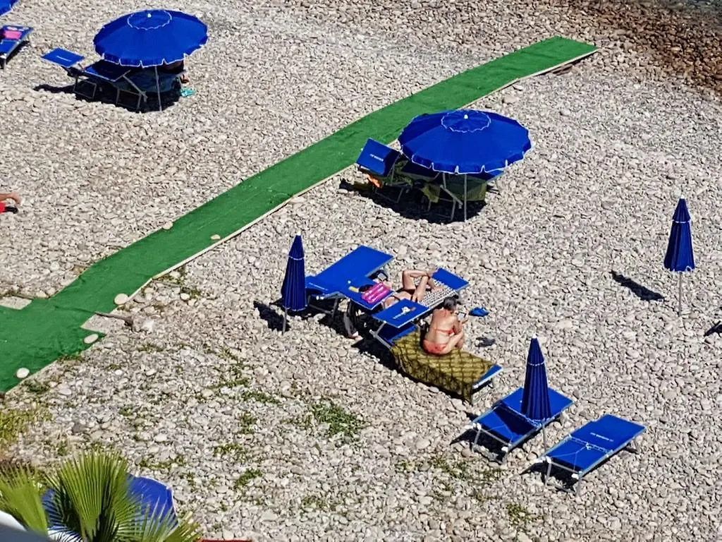 Aparthotel La Scogliera Blu à Caronia 0*,