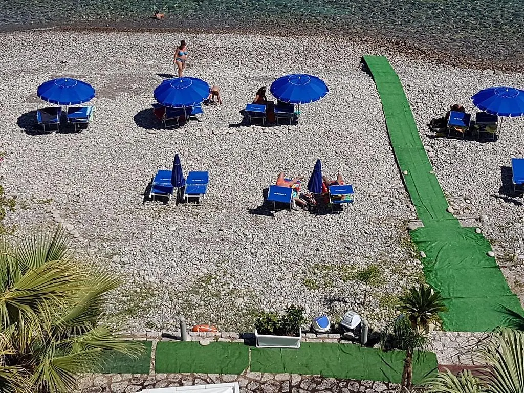 Aparthotel La Scogliera Blu à Caronia