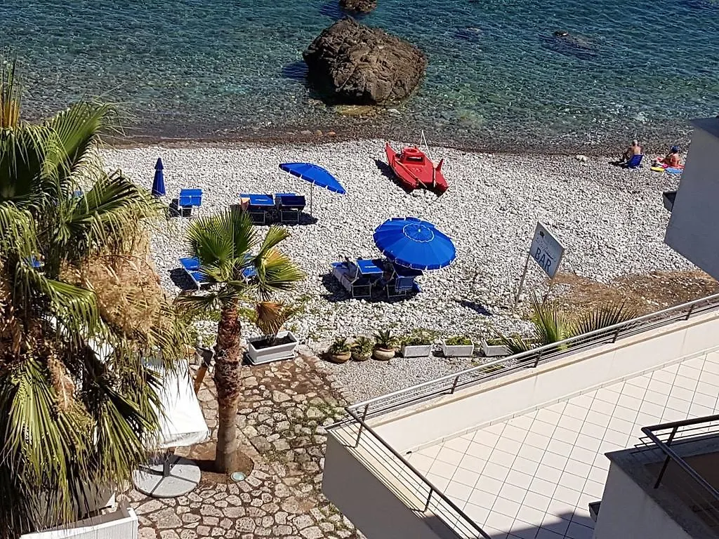 Aparthotel La Scogliera Blu à Caronia