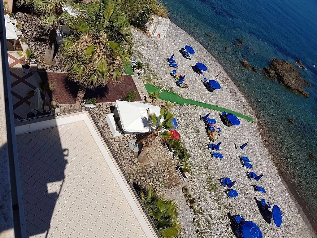 Aparthotel La Scogliera Blu à Caronia Italie