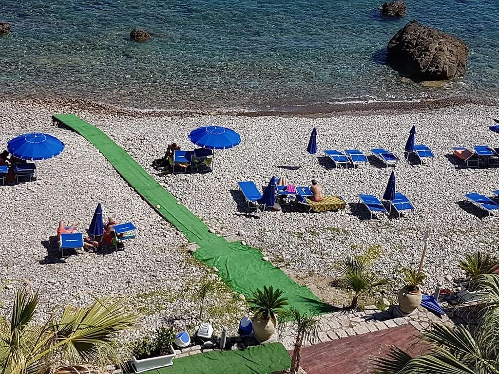 Aparthotel La Scogliera Blu à Caronia 0*,  Italie