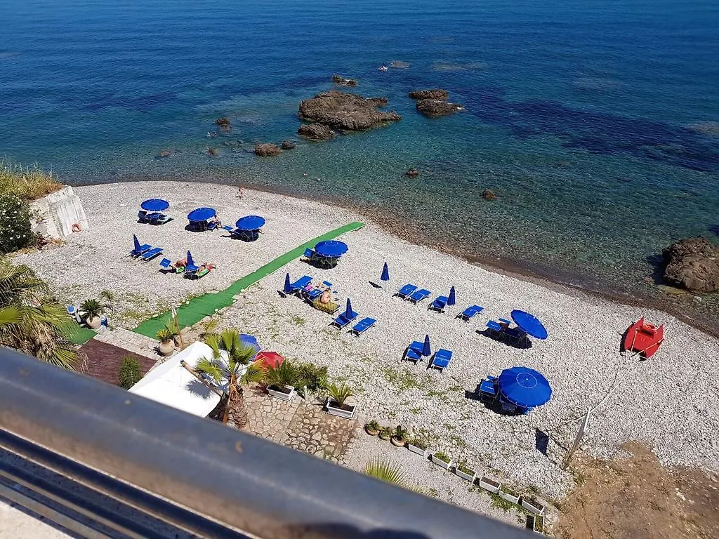 Aparthotel La Scogliera Blu à Caronia