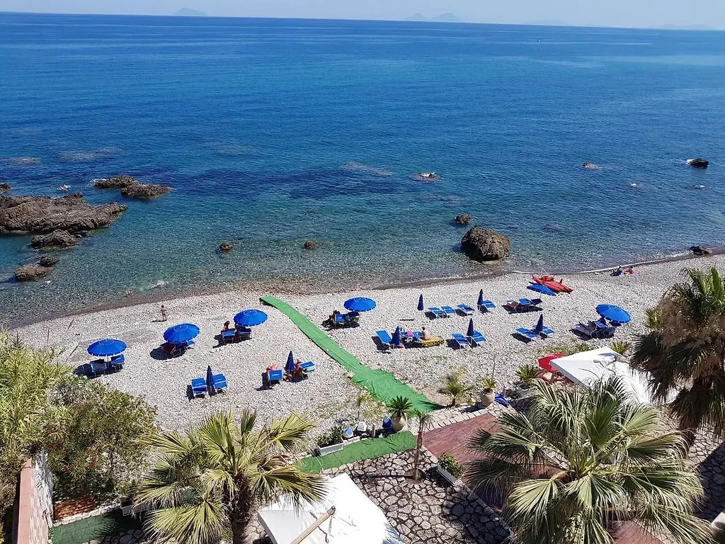 La Scogliera Blu Aparthotel Caronia Itália