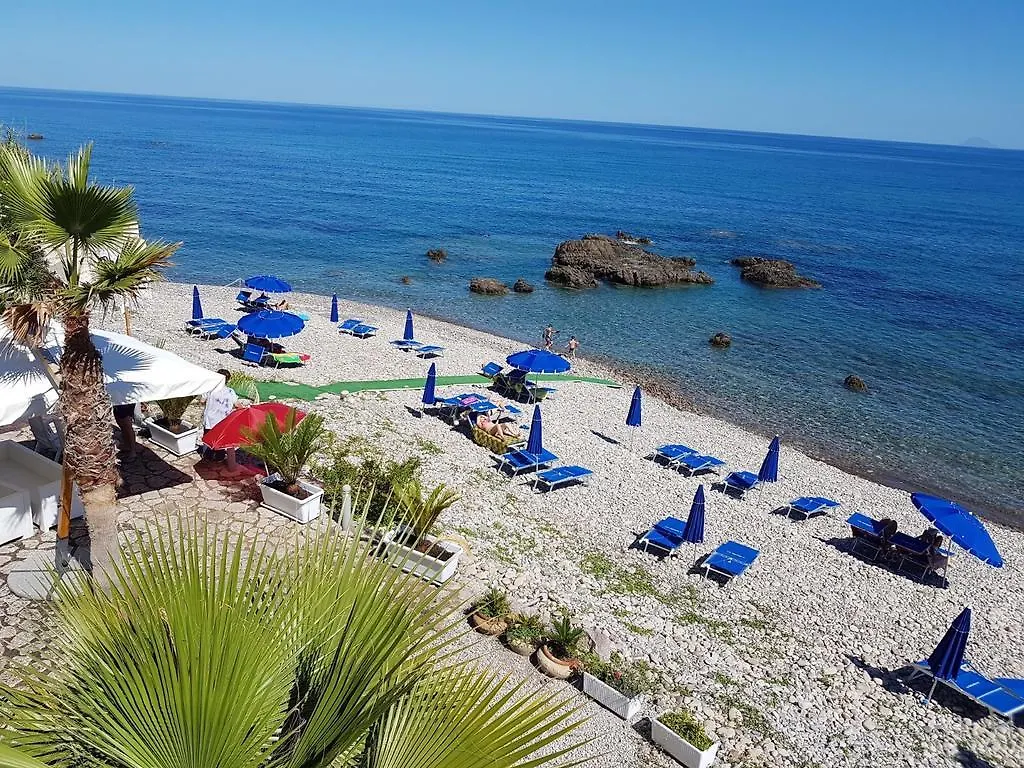 Aparthotel La Scogliera Blu à Caronia