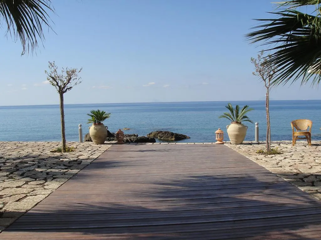 Aparthotel La Scogliera Blu à Caronia Italie