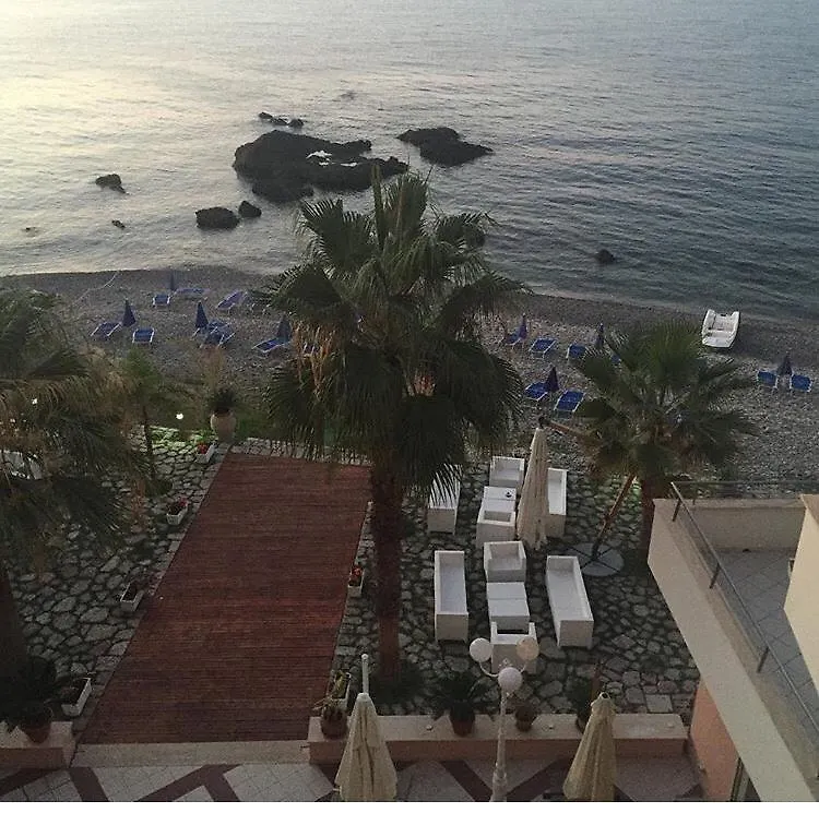 Aparthotel La Scogliera Blu à Caronia