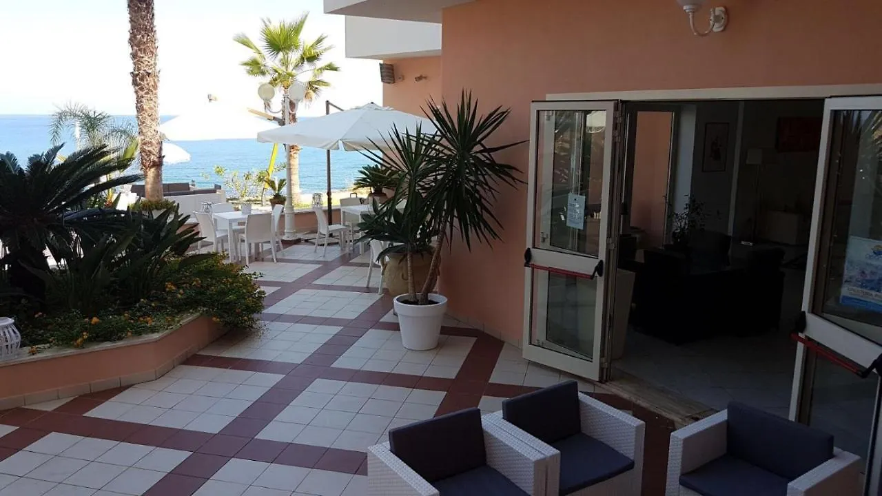Aparthotel La Scogliera Blu à Caronia
