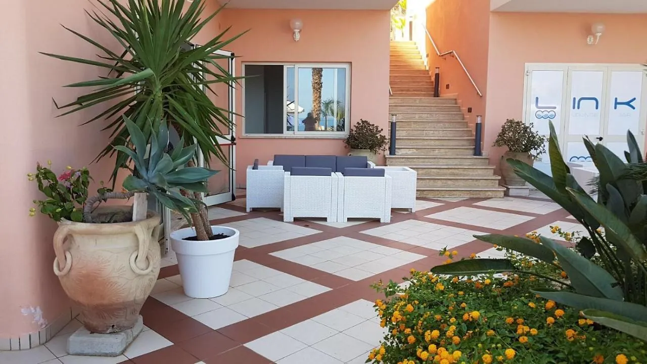 Aparthotel La Scogliera Blu à Caronia 0*,  Italie