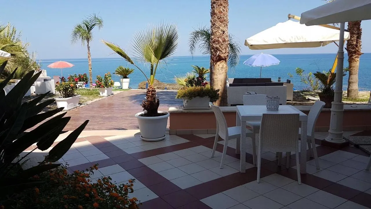 La Scogliera Blu Aparthotel Caronia 0*,