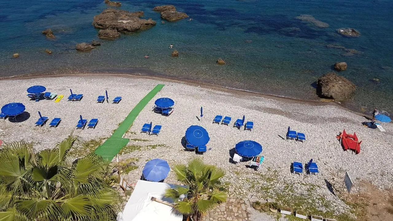 Aparthotel La Scogliera Blu à Caronia