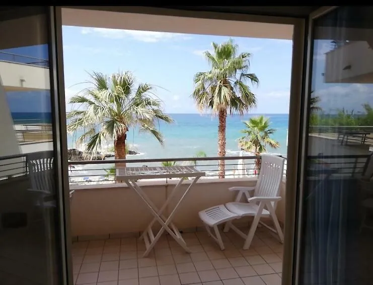 Aparthotel La Scogliera Blu à Caronia Italie