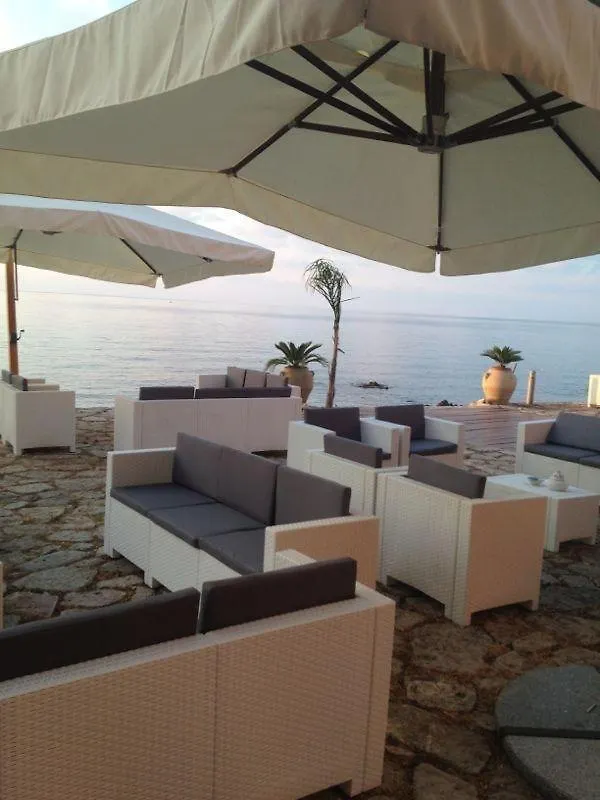 Aparthotel La Scogliera Blu à Caronia Italie